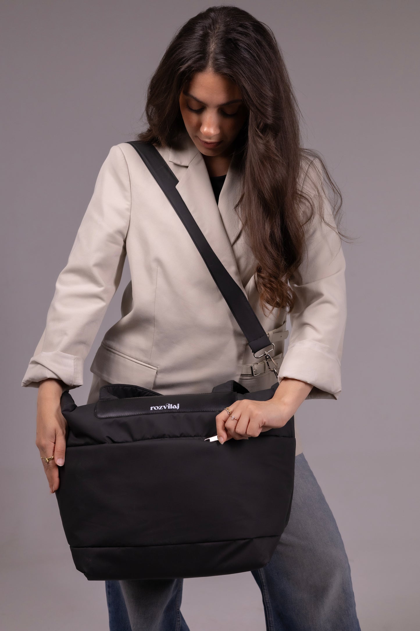 Venera Medium - Black